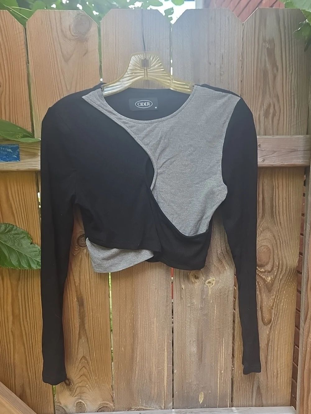 CIDER Women's Black & Gray Layered Crop Top